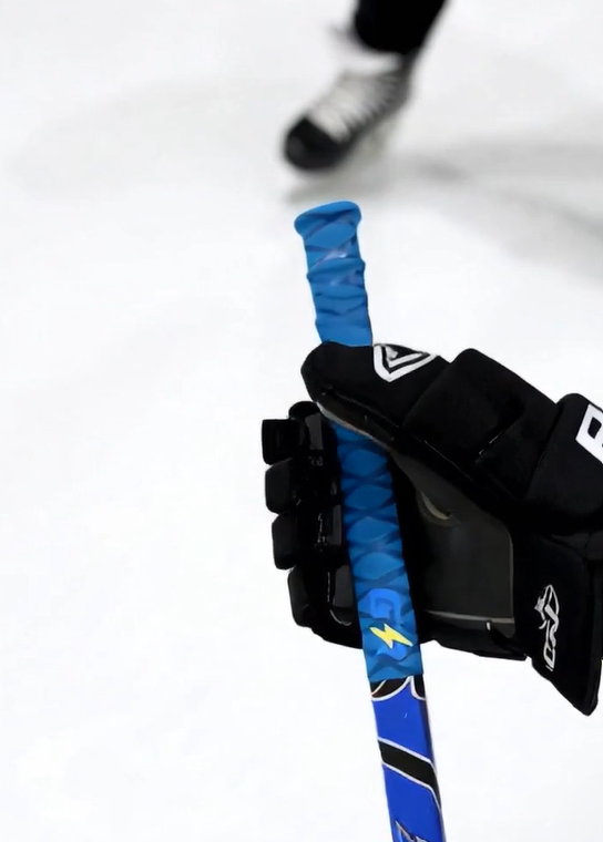 Hyper Wave Cyan with diamond-texture grip